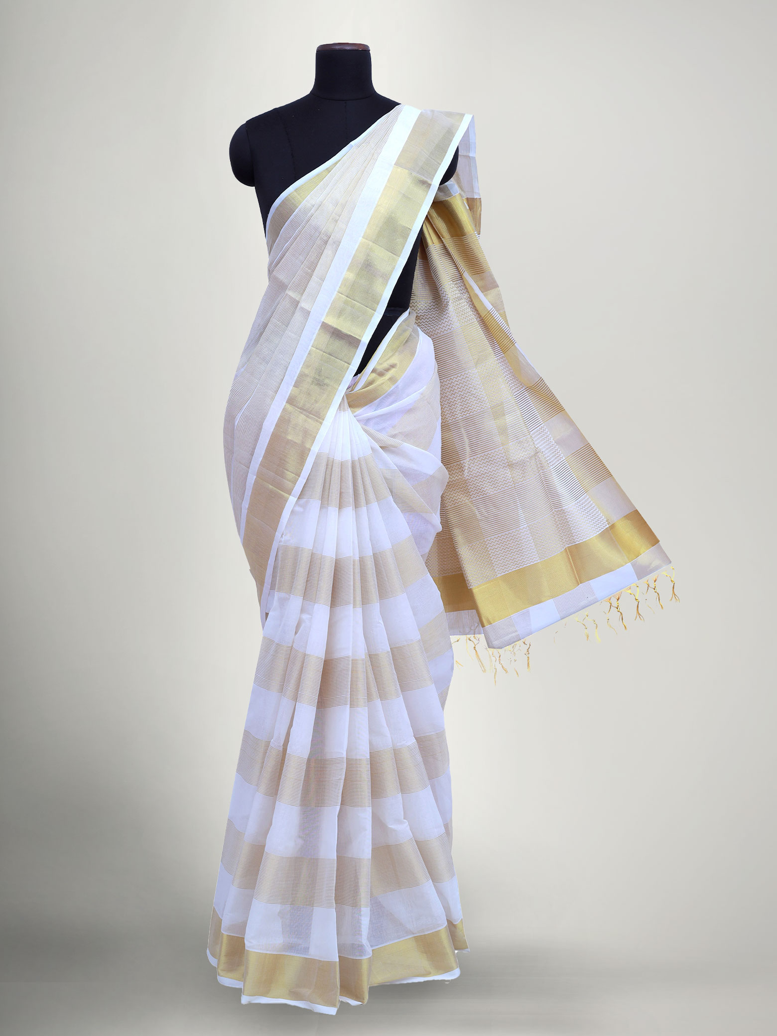 Saree pallu knots deals with beads online