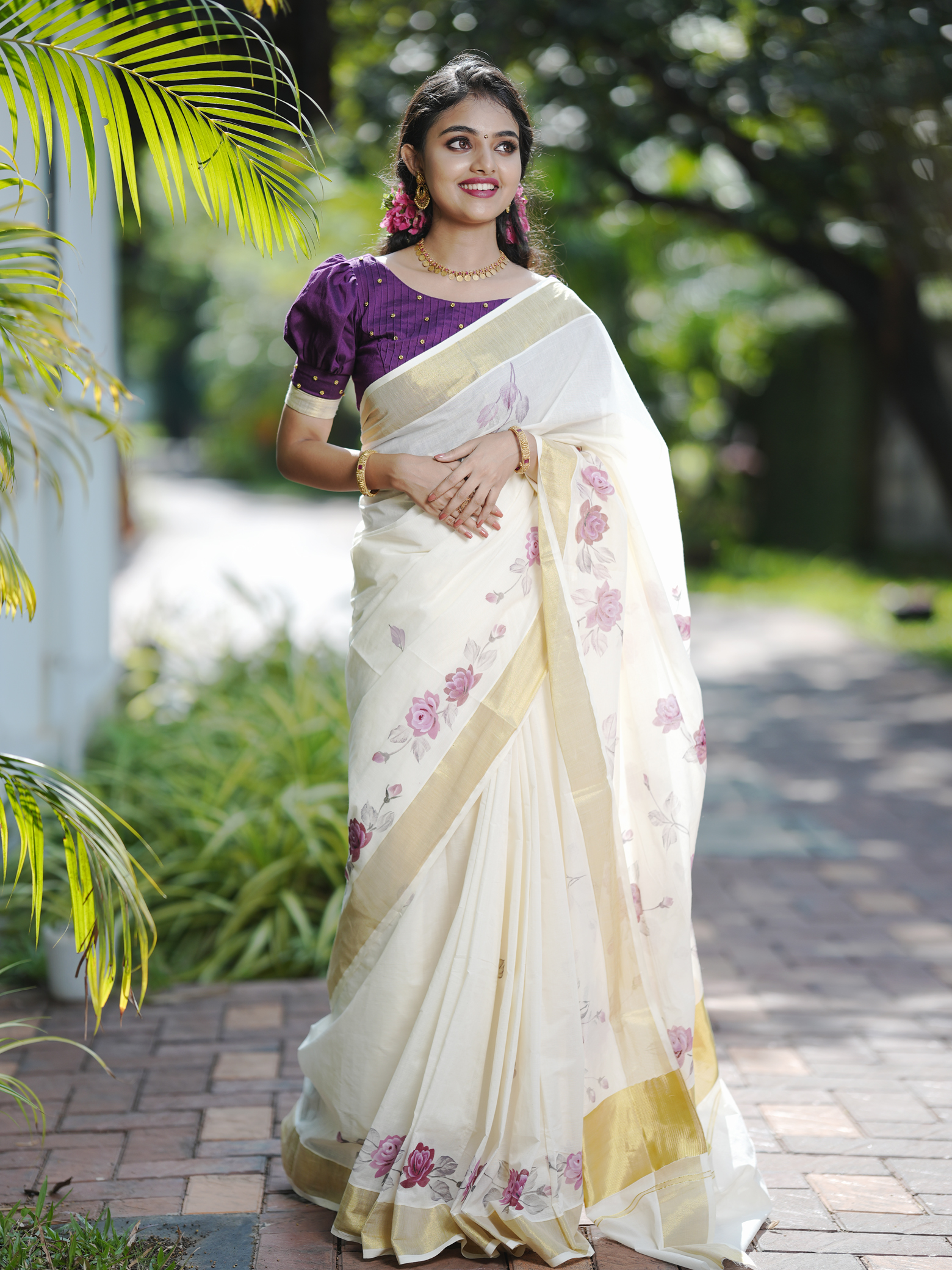Buy online White Silk Banarasi Saree With Blouse from ethnic wear for Women  by Archi Enterprise for ₹1089 at 48% off | 2023 Limeroad.com